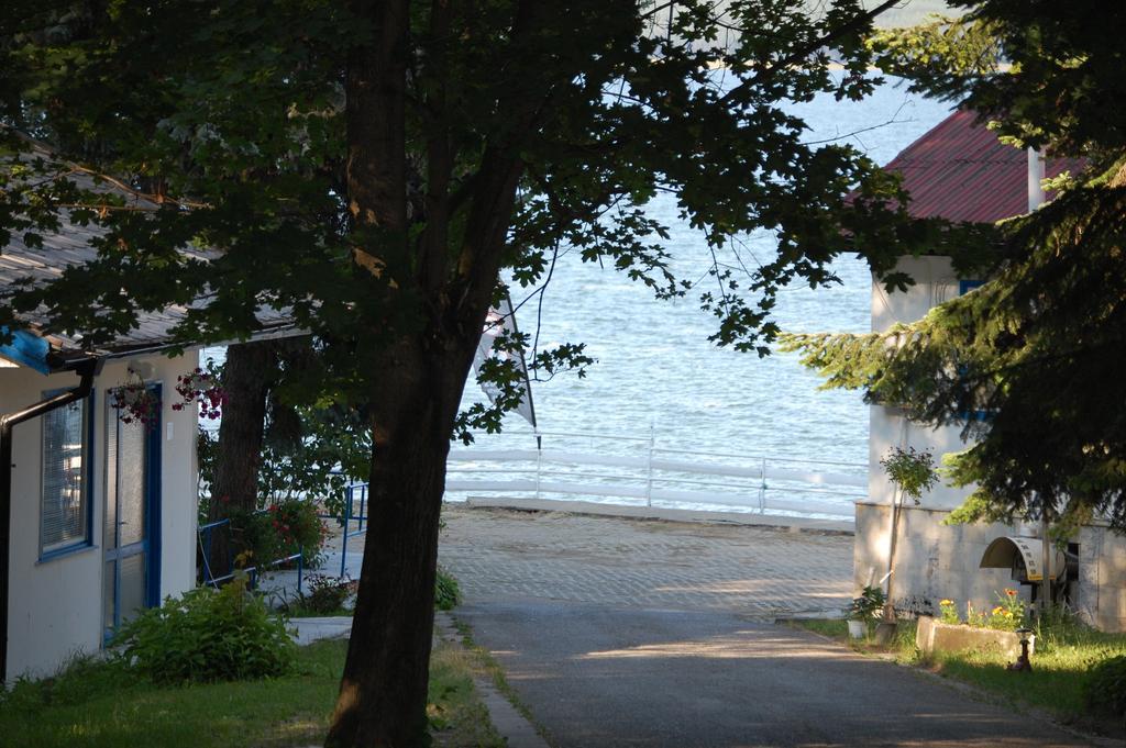 White Village Park Iskar Lake Pasarel Extérieur photo